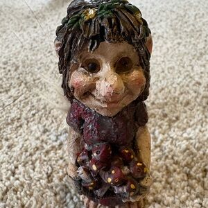 Big Nose 3.5" Girl with Flowers in her hair Troll with Tail Vintage Figurine